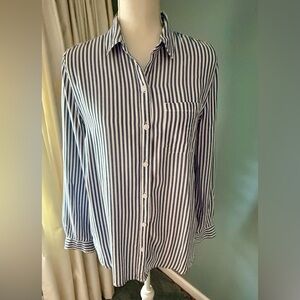 beachlunchlounge Blue and White Casual Button Down Shirt